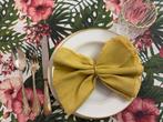 Nappe élégante au décor tropical chic avec hibiscus et