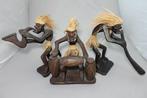 Beeld, 3 Irian Jaya Men playing music - 19 cm - Hout