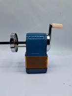 Taille-crayon - Avec plateau latéral