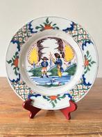 Soucoupe - Faïence - Étagère murale polychrome