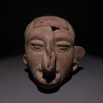 Maya Terre cuite Tête. Vers 600 - 900 après J.-C. Hauteur