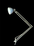 Luxo, L-1 - Arne Jacobsen - Bureaulamp - Naska Loris - IJzer, Antiquités & Art, Antiquités | Assiettes décoratives & Carrelages