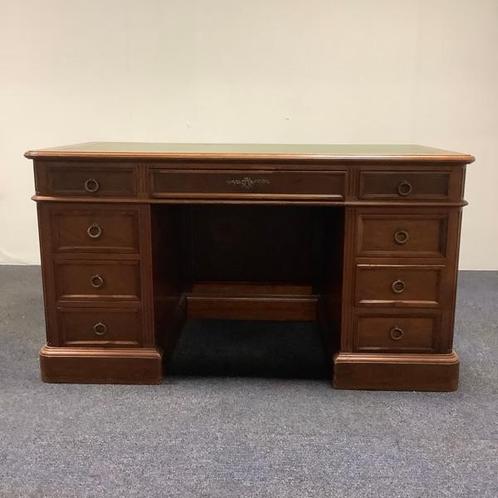 Tweedehands klassiek Engels bureau (Heldense stijl) met, Huis en Inrichting, Bureaus, Bureau, Gebruikt