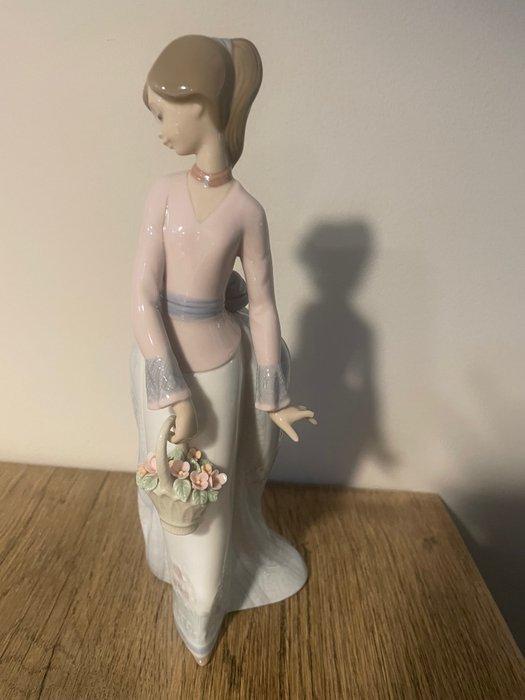 Lladró - Beeldje - Meisje met bloemenmand - Porselein, Antiek en Kunst, Antiek | Glaswerk en Kristal