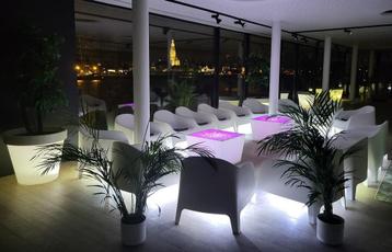 Meubilair voor event, nieuwjaarsfeest, huwelijk...huren, Verzenden