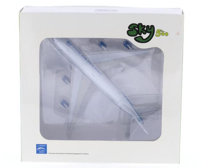 Schaal 1:500 Sky 500 0525GW Great Wall Airlines Boeing 74..., Hobby en Vrije tijd, Modelbouw | Vliegtuigen en Helikopters, Zo goed als nieuw