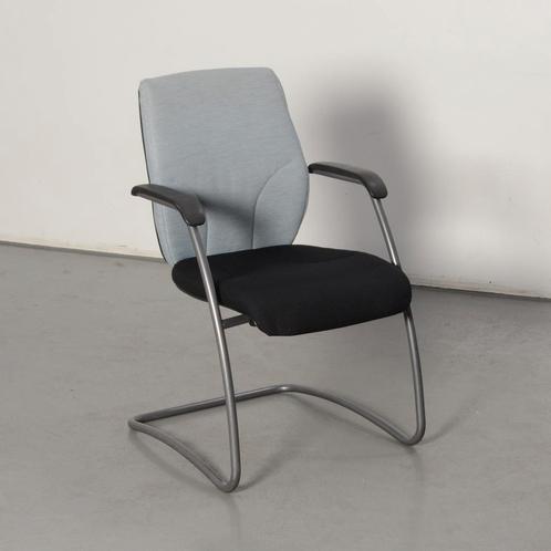 Giroflex 43741 vergaderstoel, lichtgrijs / zwart, sledeframe, Huis en Inrichting, Stoelen, Gebruikt, Ophalen of Verzenden
