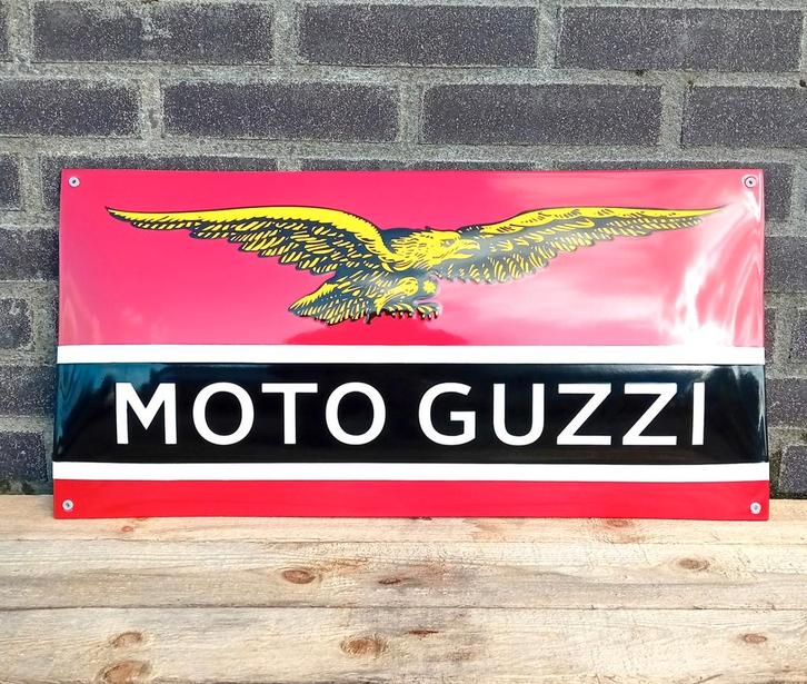 Moto guzzi rood/zwart, Verzamelen, Merken en Reclamevoorwerpen, Verzenden