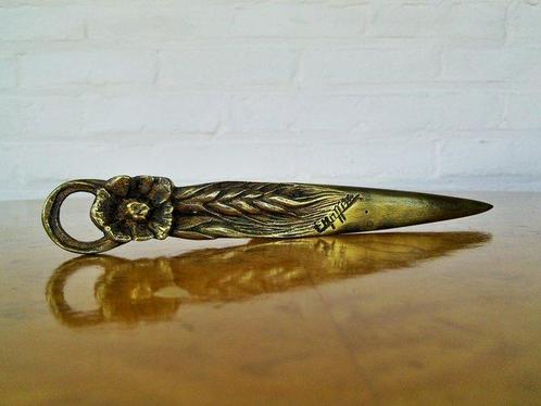 E. Hoffer - Bronzen Art Nouveau briefopener en zegel in, Antiek en Kunst, Kunst | Designobjecten