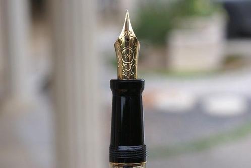 Somptueux collector stylo plume 18 kts AURORA 88 DOUE Big, Verzamelen, Pennenverzamelingen