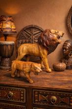 Statue, Twee vintage Leeuwen - 27.5 cm - Cuir