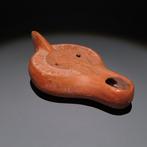 Laat-Romeins / Vroeg-Byzantijns Terracotta Olie lamp met