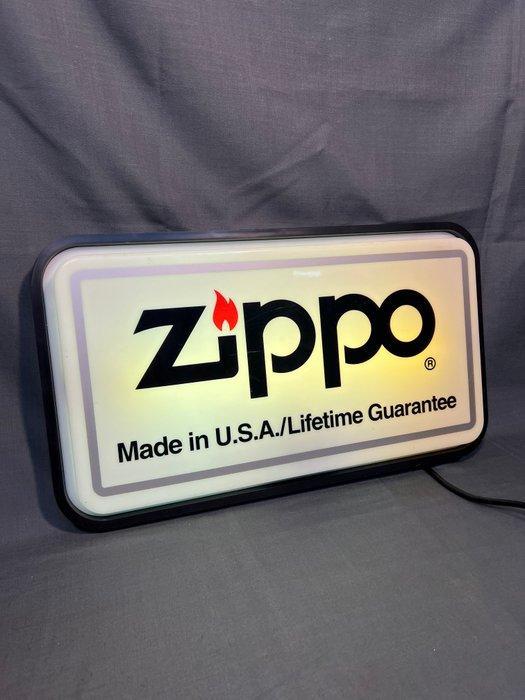 Zippo, accendini - Caisson lumineux - Plastique, Antiek en Kunst, Antiek | Wandborden en Tegels