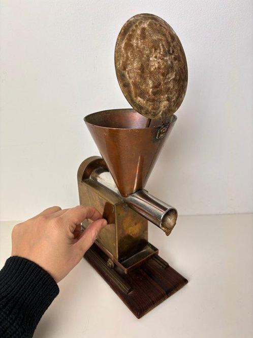 Beeld, Model stationwagen - 27 cm - Koper, Staal, Antiek en Kunst, Curiosa en Brocante