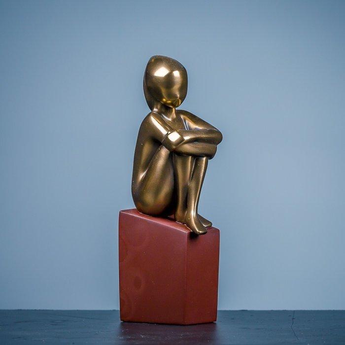 Figuur - Innocente - bronskleurig beeld van een zittende, Antiquités & Art, Curiosités & Brocante