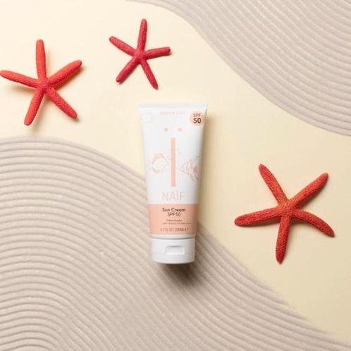 Naïf Baby &amp; Kids Sunscreen SPF50 (Zonnebrand), Handtassen en Accessoires, Uiterlijk | Lichaamsverzorging, Nieuw, Verzenden