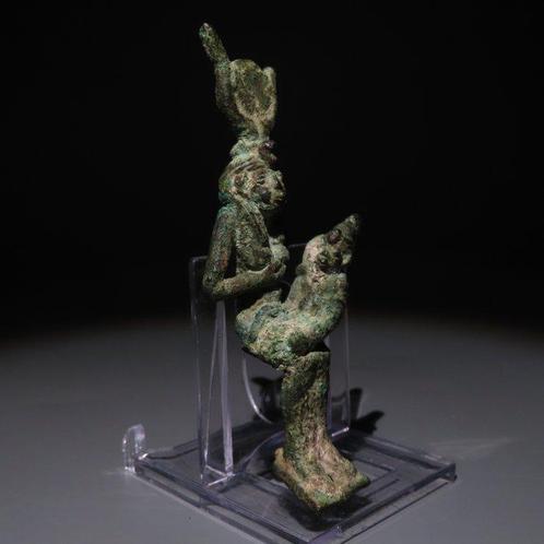Oud-Egyptisch Brons Isis die de figuur van Harpocrates, Verzamelen, Mineralen en Fossielen