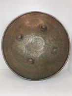 Qajar-stijl pantserset – helm, schild en armguard –