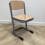 Tweedehands Project schoolstoel (rode stip) zithoogte 39 cm, Huis en Inrichting, Stoelen, Gebruikt, Hout, Eén