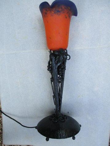 Lampe - Art Déco. Tulipe signée Le Verre Français. Fer Forgé