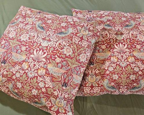 Ensemble de 2 coussins William Morris Art Nouveau REMPLIS, Antiek en Kunst, Curiosa en Brocante