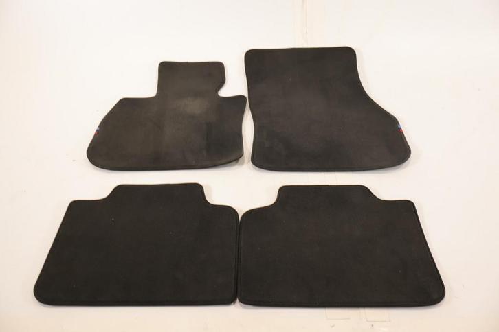 BMW U06 2 Serie Active Tourer Set automatten met M vlag, Autos : Divers, Accessoires de voiture, Enlèvement ou Envoi