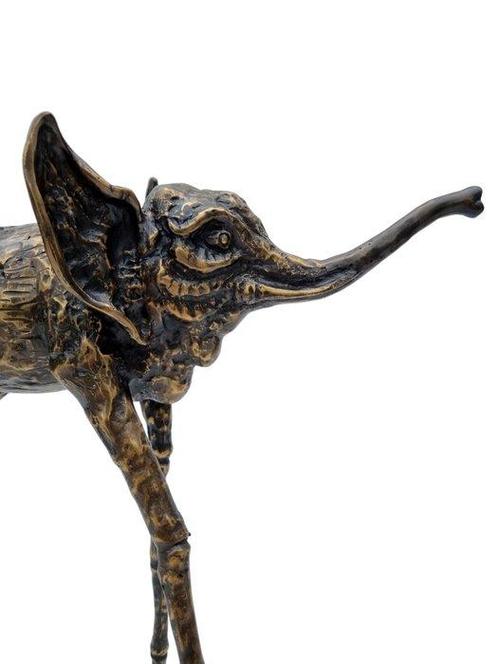 Sculpture, Surreal elephant artwork - 38 cm - Bronze, Antiek en Kunst, Curiosa en Brocante