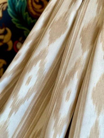 Largeur double. Tissu exclusif imprimé ikat ethnique pour