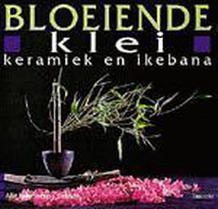 BLOEIENDE KLEI, KERAMIEK EN IKEBANA 9789020926828, Boeken, Kunst en Cultuur | Beeldend, Gelezen, Verzenden