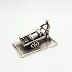 Miniature en argent - porteur avec charrette à bras - Argent