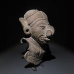 Mayan Terracotta Figuur. ca. 600 - 900 n.Chr. 18 cm hoog.