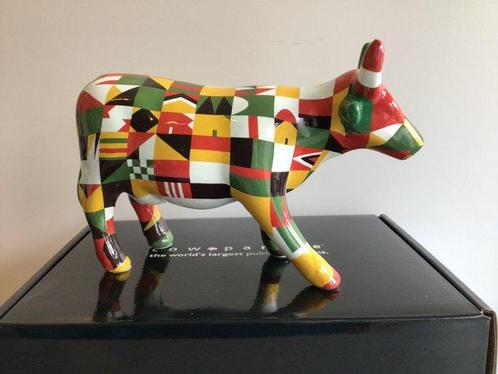 Figuur - Cow parade Cowparade “ Afro Pop “ medium in box -, Antiek en Kunst, Curiosa en Brocante