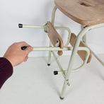 Keukentrapje - Gelakt staal met beuken treden en beuken