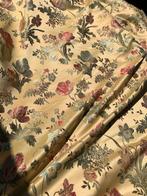 Elegante tessuto damascato floreale di manifattura San