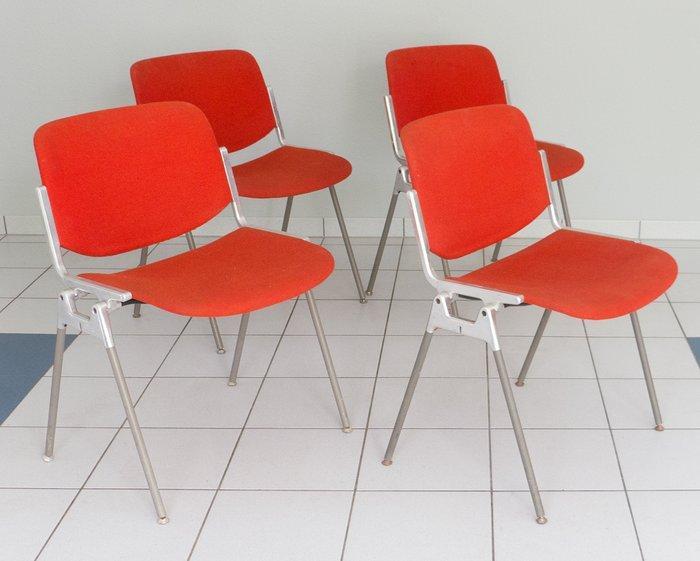 Castelli - Giancarlo Piretti - Stapelbare stoel (4) - DSC, Antiek en Kunst, Antiek | Meubels | Stoelen en Sofa's