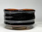 Master Midoriyama Seto-Glazed Chawan – Elegant Black Body, Antiek en Kunst
