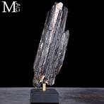 Un bloc naturel de tourmaline noire Tourmaline noire sur une