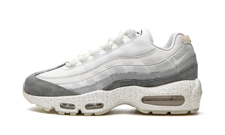 Nike Air Max 95 QS Light Bone-Glow in the Dark - Maat 38 EU, Kleding | Heren, Schoenen, Ophalen of Verzenden