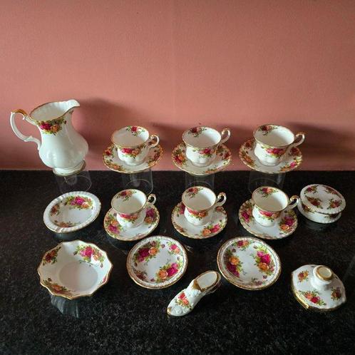 Royal Albert - Kop en schotel (20) - Old Country Roses -, Antiek en Kunst, Antiek | Meubels | Tafels