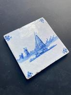 Tegel - Antieke Delfts blauwe tegel met een schip, eenden en, Antiek en Kunst