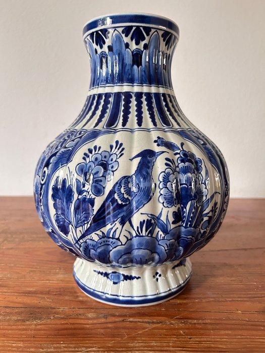 De Porceleyne Fles, Delft - Vaas - Aardewerk - Decor fauna, Antiek en Kunst, Antiek | Glaswerk en Kristal
