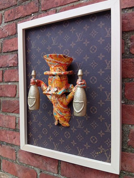 Brother X - Posh Dagobert by Louis Vuitton -Gold Edition, Antiquités & Art, Art | Objets design