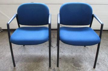 Stoel, Vergaderstoel met armleuning beschikbaar voor biedingen