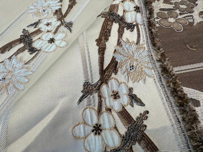 Elegantie in bloei: Zijde strepen en lentebruine takken -, Antiek en Kunst, Antiek | Tapijten, Tafelkleden en Textiel