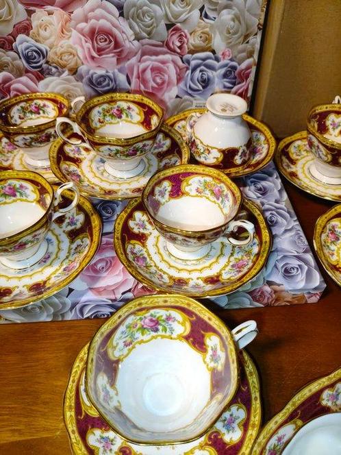 Royal Albert - Koffie- en theeservies (21) - Lady Hamilton -, Antiek en Kunst, Antiek | Meubels | Tafels