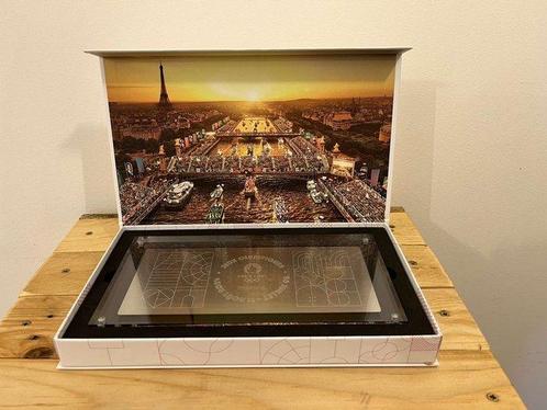 Coffret cérémenie douverture JO Paris 2024 - Plaque -, Verzamelen, Overige Verzamelen