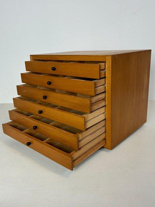 Naaidoos - Hout - Fourniturenkast, Antiek en Kunst, Kunst | Designobjecten