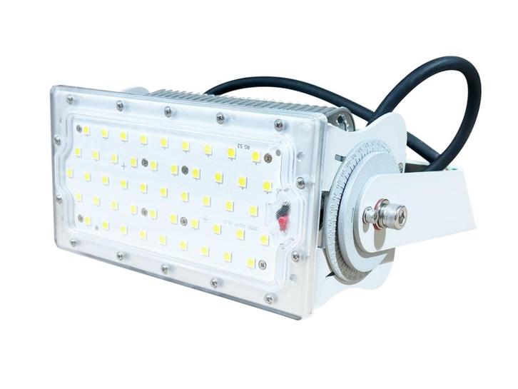 XLT-100W OCEAN – Maritieme LED schijnwerper, Zakelijke goederen, Overige Zakelijke goederen, Verzenden