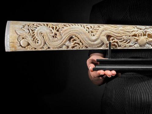 PRIX NON RÉSERVÉ - Un rostre de marlin géant sculpté à la, Antiek en Kunst, Kunst | Designobjecten