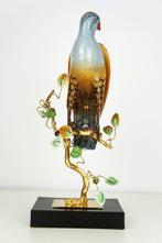 Giulia Mangani - Beeld, Colorful Falcon on a Gilded Branch -